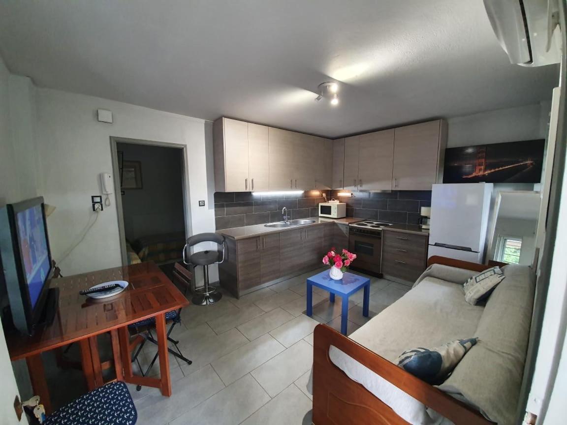 Sea & City Mary'S Residence เอเธนส์ ภายนอก รูปภาพ